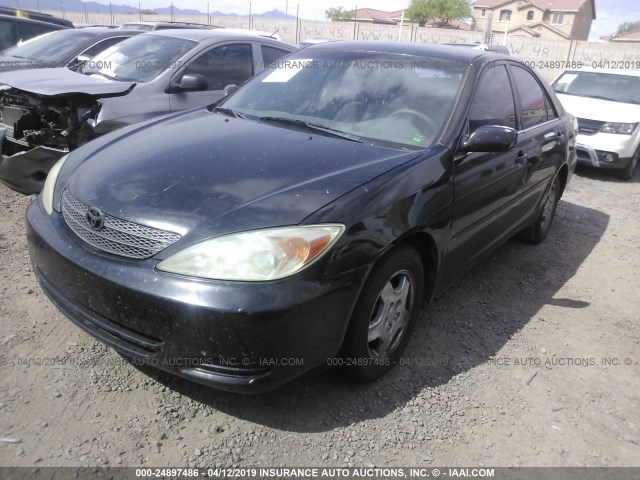 4T1BF32K12U519573 - 2002 TOYOTA CAMRY LE/XLE/SE BLACK photo 2