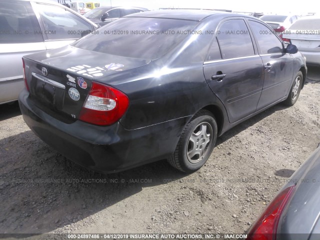 4T1BF32K12U519573 - 2002 TOYOTA CAMRY LE/XLE/SE BLACK photo 4