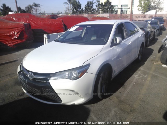 4T1BF1FK9GU576710 - 2016 TOYOTA CAMRY LE/XLE/SE/XSE 白色 照片 2