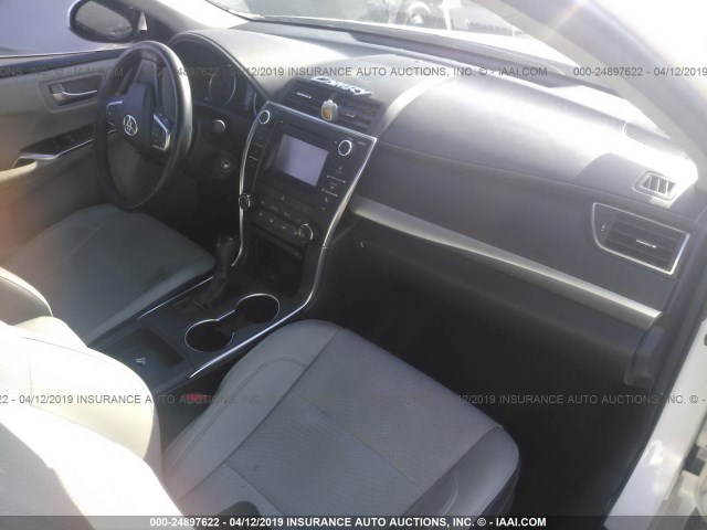 4T1BF1FK9GU576710 - 2016 TOYOTA CAMRY LE/XLE/SE/XSE 白色 照片 5