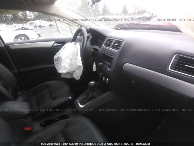 3VWDP7AJ9DM308121 - 2013 VOLKSWAGEN JETTA SE 红色 照片 5