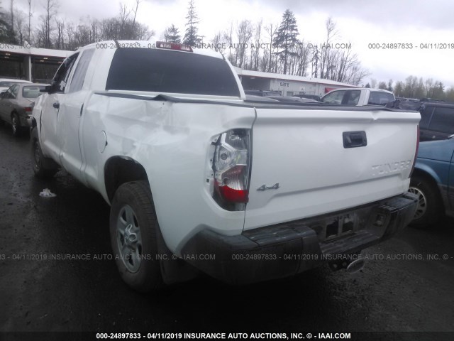 5TFUM5F11JX075365 - 2018 TOYOTA TUNDRA DOUBLE CAB SR/SR5 WHITE photo 3