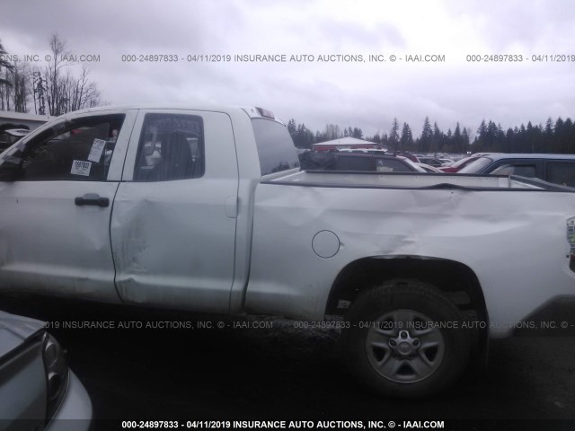 5TFUM5F11JX075365 - 2018 TOYOTA TUNDRA DOUBLE CAB SR/SR5 WHITE photo 6