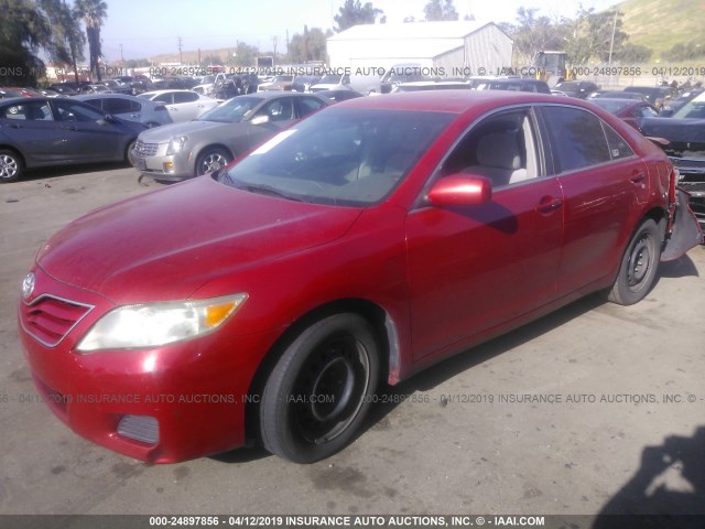 4T4BF3EK6BR118246 - 2011 TOYOTA CAMRY SE/LE/XLE RED photo 2