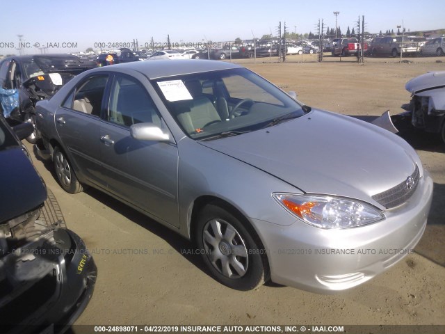 4T1BE30K42U512901 - 2002 TOYOTA CAMRY LE/XLE/SE SILVER photo 1