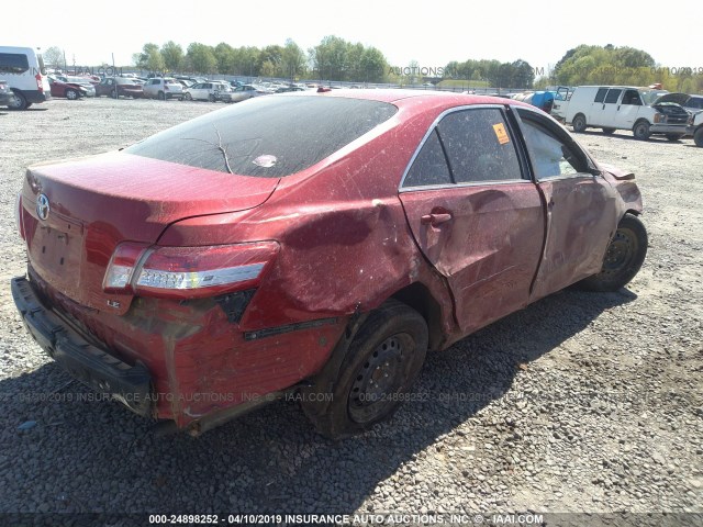 4T1BF3EK2BU735055 - 2011 TOYOTA CAMRY SE/LE/XLE RED photo 4