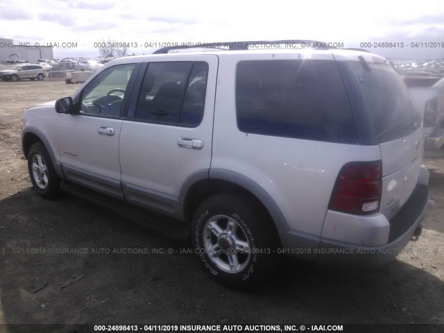 1FMZU73E32UA07284 - 2002 FORD EXPLORER XLT SILVER photo 3