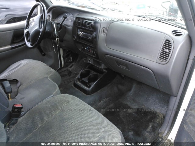 1FTYR10D82PA16099 - 2002 FORD RANGER WHITE photo 5