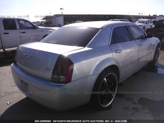 2C3JA43R45H604287 - 2005 CHRYSLER 300 SILVER photo 4