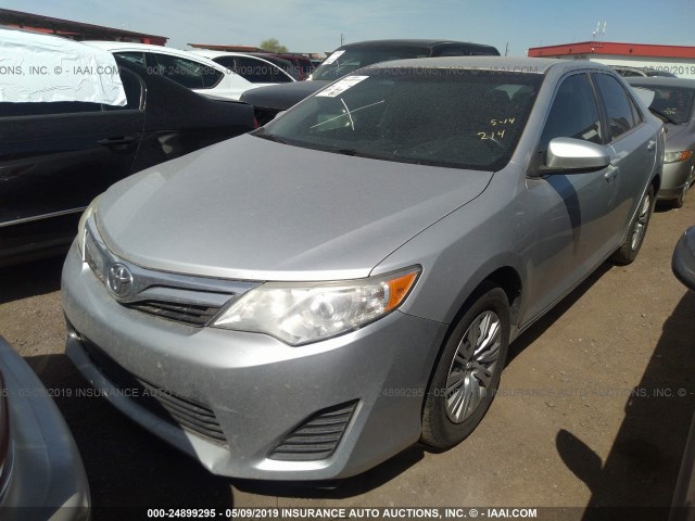 4T4BF1FK5CR258454 - 2012 TOYOTA CAMRY SE/LE/XLE SILVER photo 2