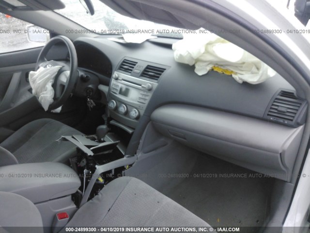 4T4BF3EK6BR193044 - 2011 TOYOTA CAMRY SE/LE/XLE 白色 照片 5