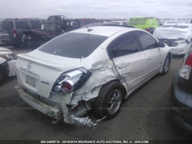 1N4CL21E78C121201 - 2008 NISSAN ALTIMA HYBRID WHITE photo 4