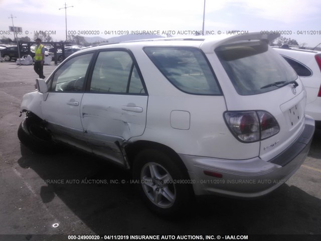 JTJGF10U320135818 - 2002 LEXUS RX 300 WHITE photo 3