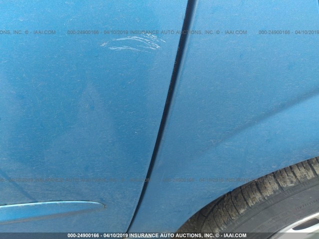 1C4GJ25BX2B613509 - 2002 CHRYSLER VOYAGER BLUE photo 6