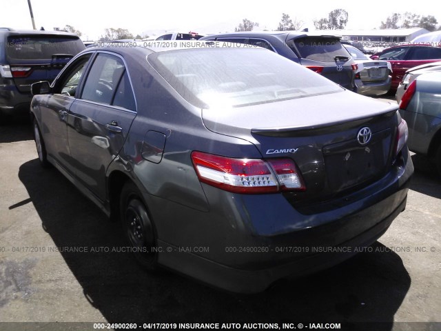 4T1BF3EK8AU089583 - 2010 TOYOTA CAMRY SE/LE/XLE GRAY photo 3