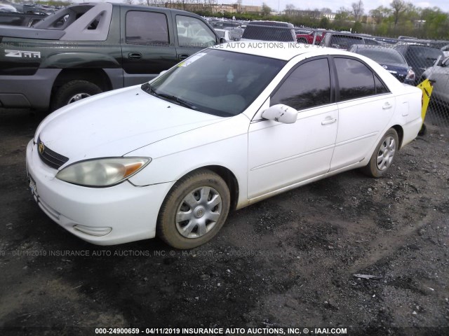 4T1BE32KX2U086631 - 2002 TOYOTA CAMRY LE/XLE/SE WHITE photo 2