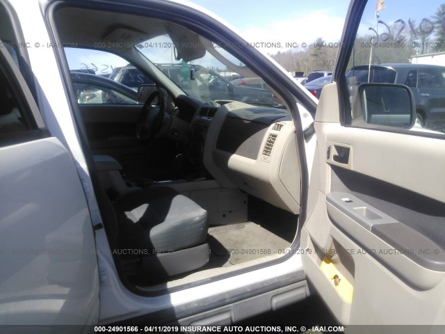 1FMCU59399KC41581 - 2009 FORD ESCAPE HYBRID WHITE photo 5