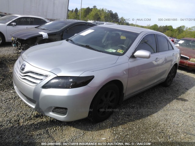 4T1BF3EK9AU038948 - 2010 TOYOTA CAMRY SE/LE/XLE SILVER photo 2