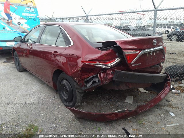 4T1BF1FK2HU730479 - 2017 TOYOTA CAMRY LE/XLE/SE/XSE RED photo 3