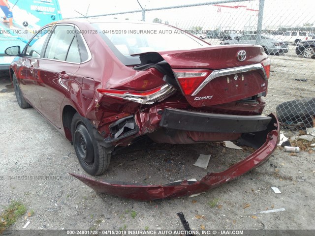 4T1BF1FK2HU730479 - 2017 TOYOTA CAMRY LE/XLE/SE/XSE RED photo 6