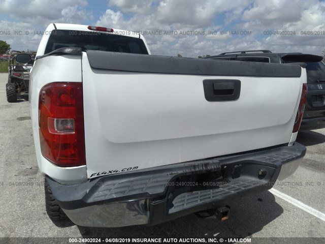 1GCHC43K39F101591 - 2009 CHEVROLET SILVERADO C2500 HEAVY DUTY WHITE photo 6