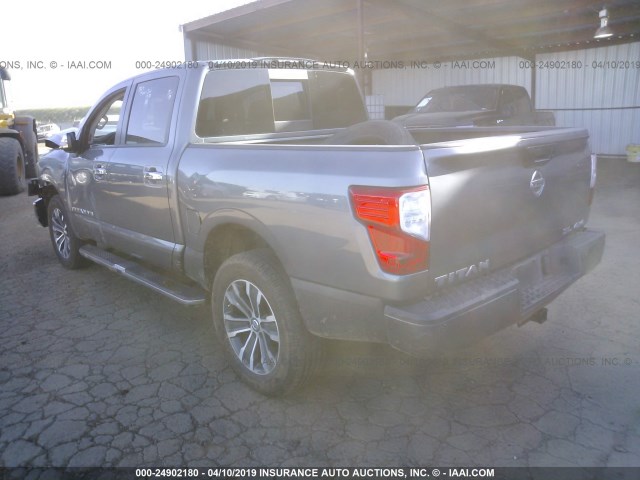 1N6AA1E57JN528308 - 2018 NISSAN TITAN SV/SL/PRO-4X/PLAT RES GRAY photo 3