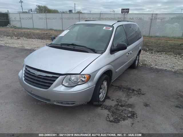 2C4GP54L65R386111 - 2005 CHRYSLER TOWN & COUNTRY TOURING SILVER photo 2