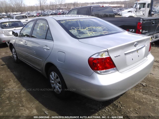 4T1BE30K25U084735 - 2005 TOYOTA CAMRY LE/XLE/SE SILVER photo 3