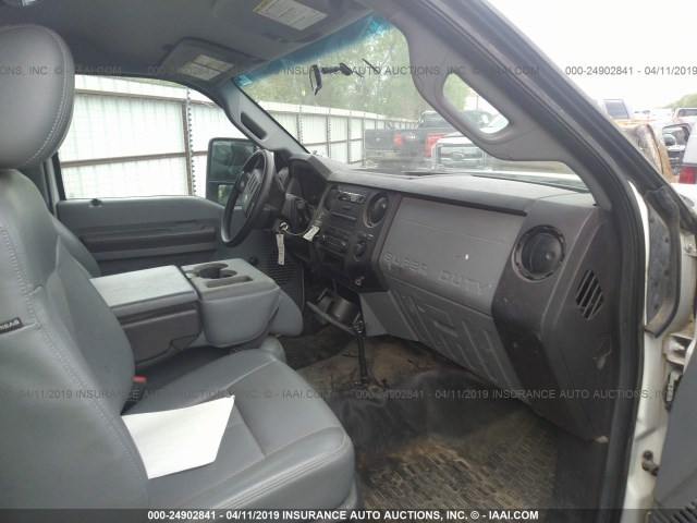 1FTBF3A67DEB81005 - 2013 FORD F350 WHITE photo 5