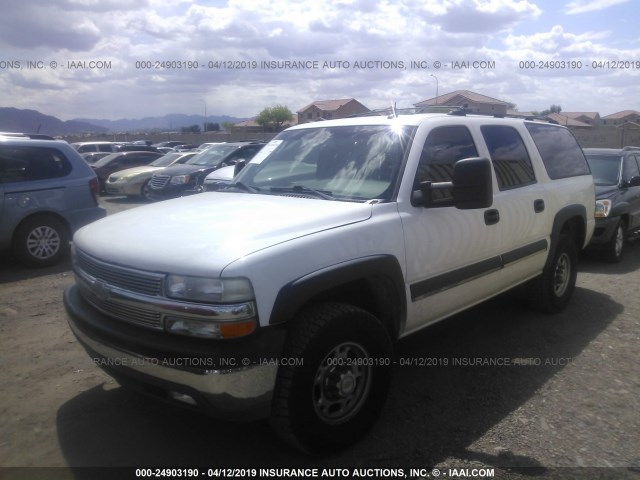 3GNGC26G33G132909 - 2003 CHEVROLET SUBURBAN C2500 WHITE photo 2