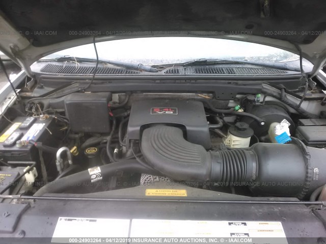 5LMPU28LXWLJ51926 - 1998 LINCOLN NAVIGATOR 银色 照片 10