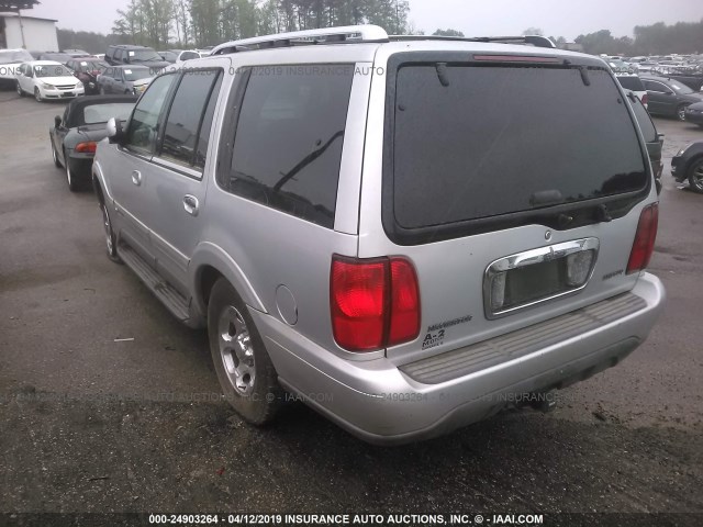 5LMPU28LXWLJ51926 - 1998 LINCOLN NAVIGATOR 银色 照片 3