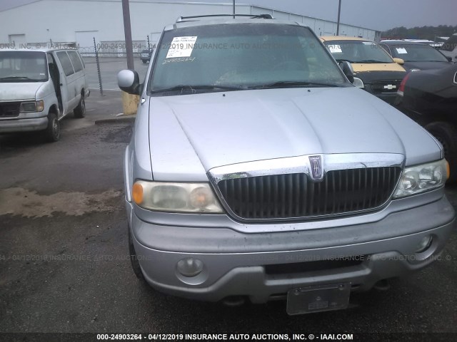 5LMPU28LXWLJ51926 - 1998 LINCOLN NAVIGATOR 银色 照片 6