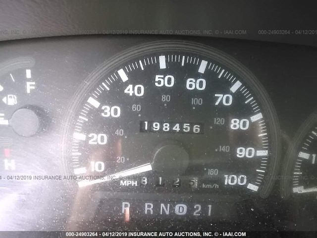 5LMPU28LXWLJ51926 - 1998 LINCOLN NAVIGATOR 银色 照片 7