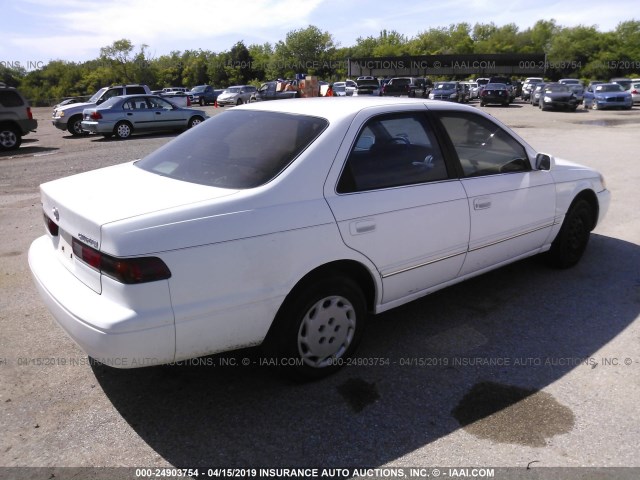 JT2BG22K5V0011803 - 1997 TOYOTA CAMRY LE/XLE Weiß Foto 4