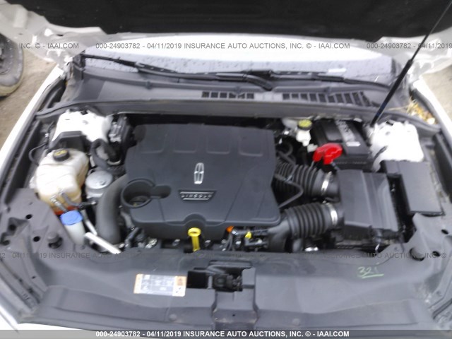 1LN6L9NP7H5631396 - 2017 LINCOLN CONTINENTAL RESERVE Weiß Foto 10