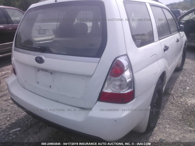 JF1SG63628H721804 - 2008 SUBARU FORESTER 2.5X WHITE photo 4