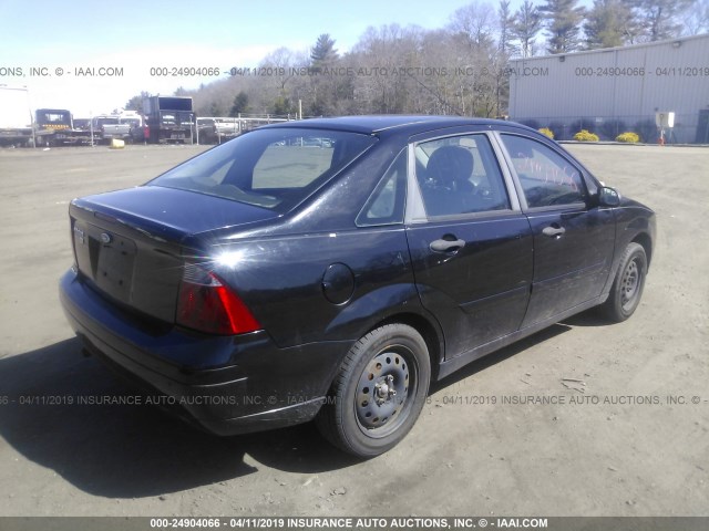 1FAHP34N07W290243 - 2007 FORD FOCUS ZX4/S/SE/SES BLACK photo 4