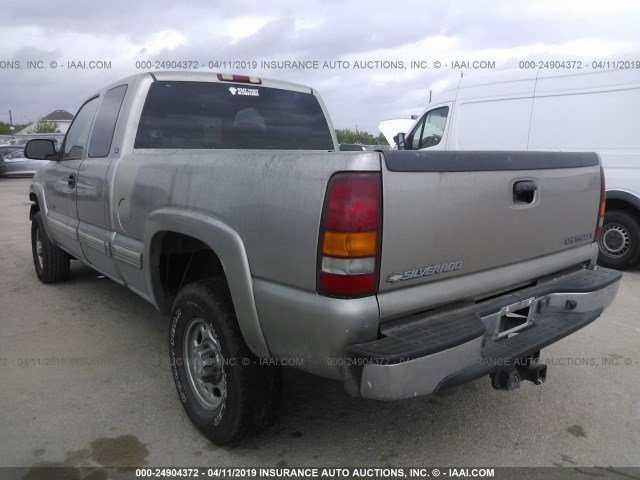 1GCHC29U12E184253 - 2002 CHEVROLET SILVERADO C2500 HEAVY DUTY SILVER photo 3