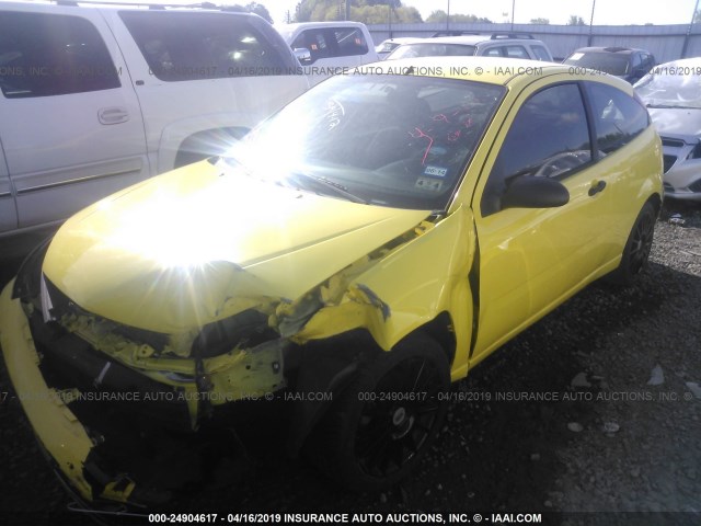 3FAFP31N65R144005 - 2005 FORD FOCUS ZX3 YELLOW photo 2