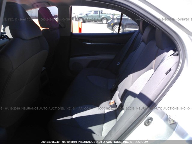 4T1B11HK5JU599078 - 2018 TOYOTA CAMRY L/LE/XLE/SE/XSE SILVER photo 8