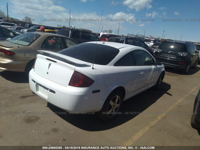 1G2AL18FX87128974 - 2008 PONTIAC G5 WHITE photo 4