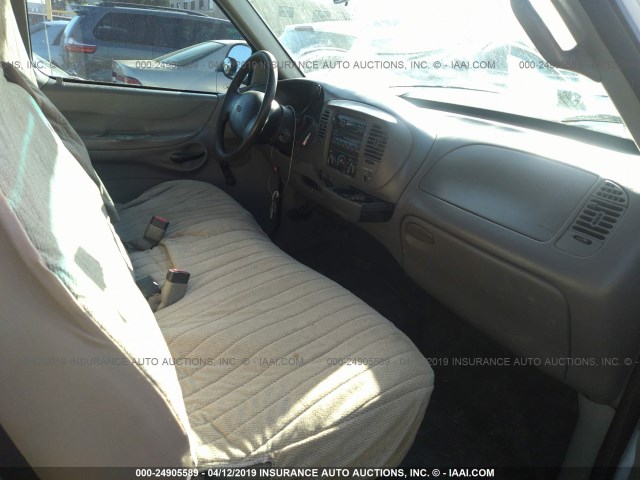 1FTDF1720VKA23903 - 1997 FORD F150 WHITE photo 5