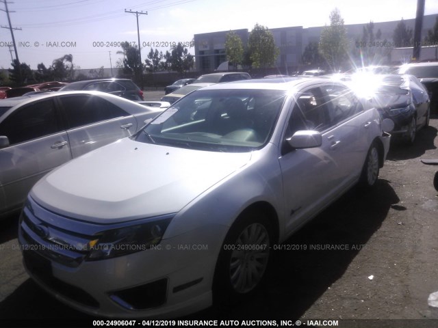 3FADP0L39AR205326 - 2010 FORD FUSION HYBRID WHITE photo 2