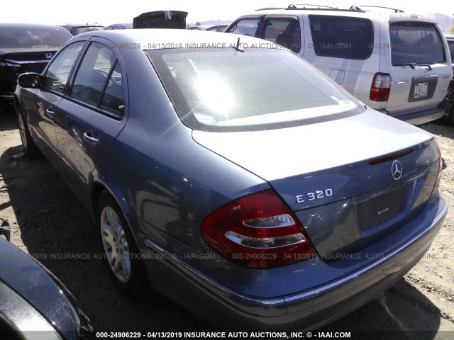 WDBUF65J45A708188 - 2005 MERCEDES-BENZ E 320 BLUE photo 3