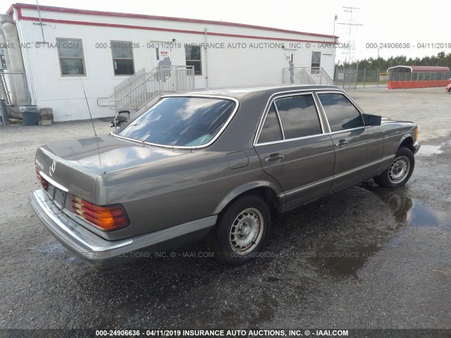 WDBCB20AXCB031579 - 1982 MERCEDES-BENZ 300 SD GRAY photo 4