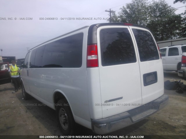 1GAZGPFGXJ1331091 - 2018 CHEVROLET EXPRESS G3500 LT WHITE photo 3