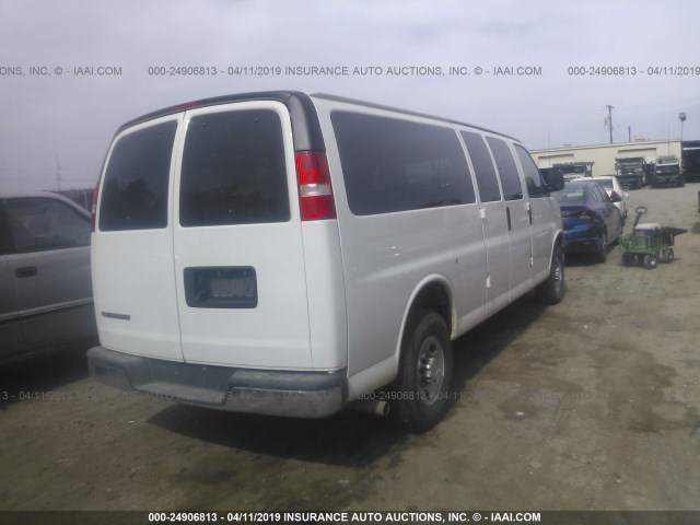 1GAZGPFGXJ1331091 - 2018 CHEVROLET EXPRESS G3500 LT WHITE photo 4