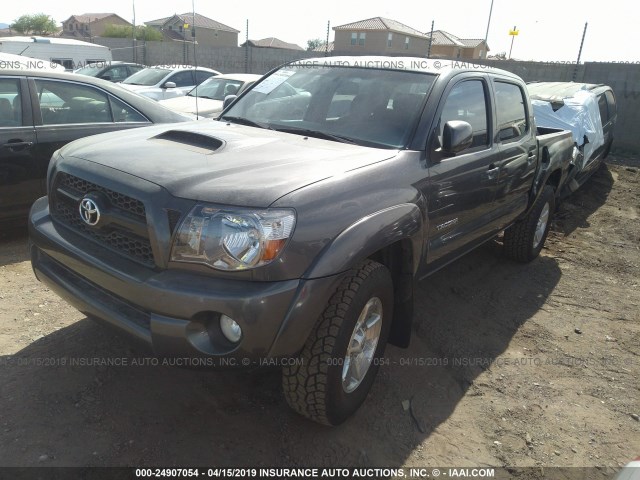 3TMLU4EN4BM071974 - 2011 TOYOTA TACOMA DOUBLE CAB 灰色 照片 2
