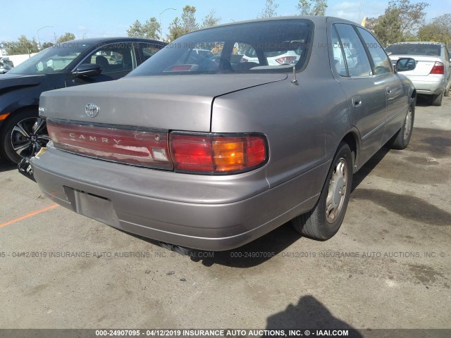 JT2GK13EXR0061156 - 1994 TOYOTA CAMRY XLE GRAY photo 4